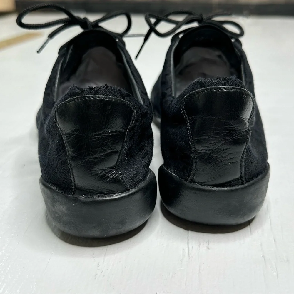 Stuart Weitzman Womens Fashion Sneakers Size 6.5 Black‎ Lace Up Logo Shoes